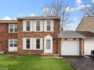 1325 Big Horn Trl, Carol Stream, IL 60188