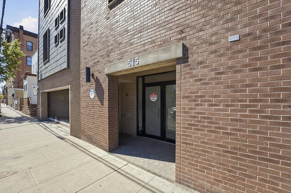 2 bed, 2.0 bath, 1000 sqft, $3,000 — Photo 3