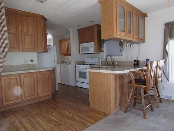 3rd image of 6 Cynthia Cir