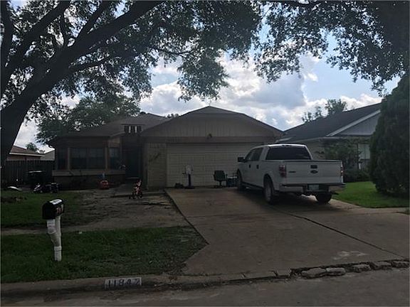 3rd image of 11842 Acadian Dr