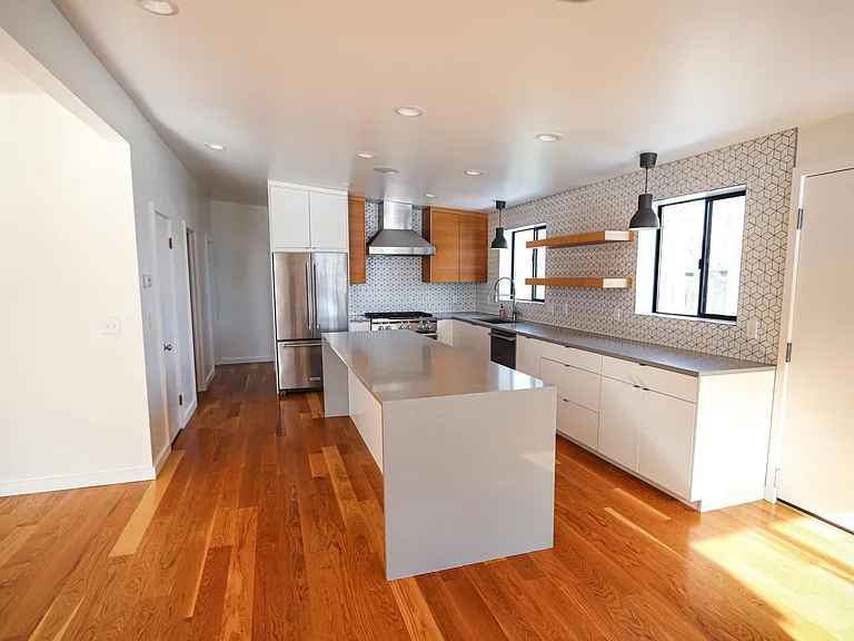1859 E Hillcrest Ave — Photo 5