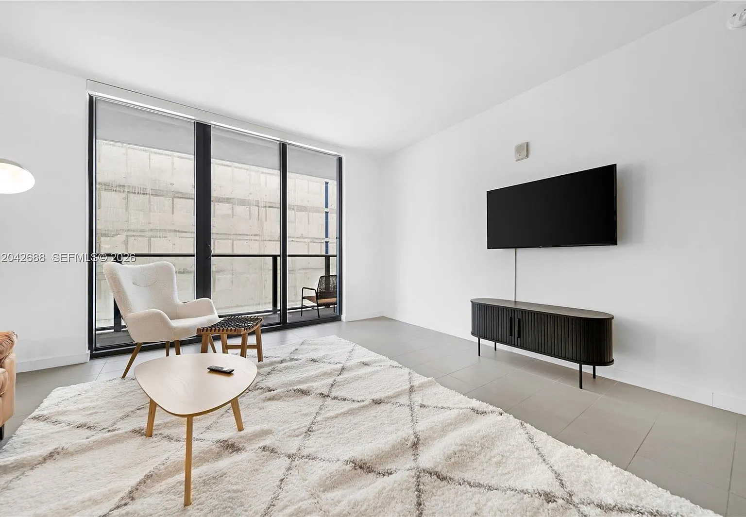 Canvas Condo — Photo 4