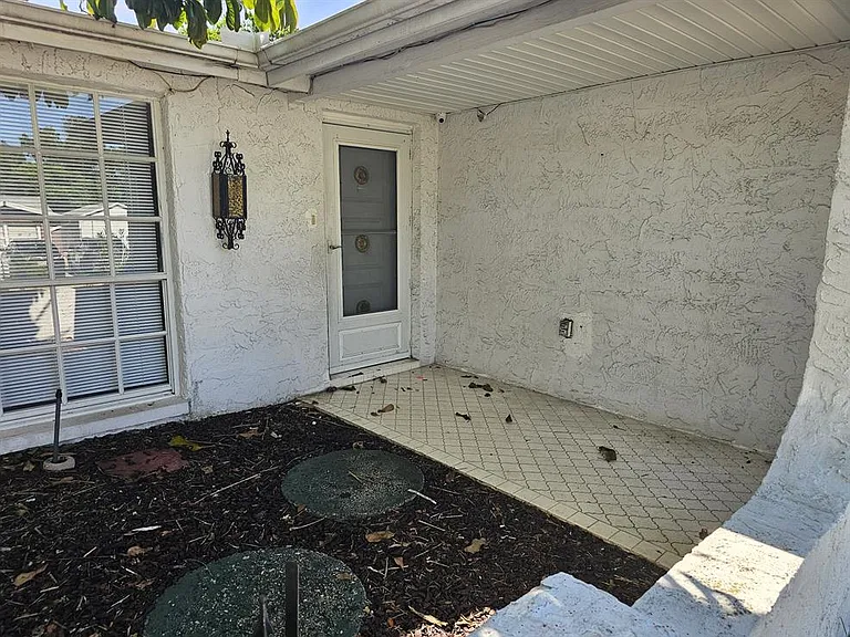 9926 Rainbow Ln — Photo 17