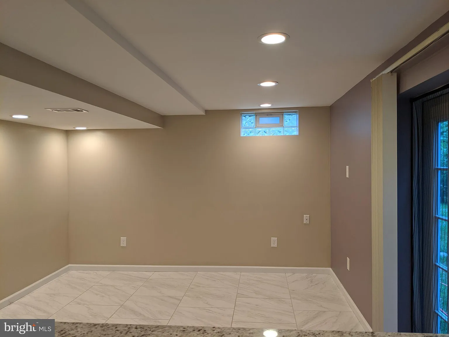 1 bed, 950 sqft, $1,450 — Photo 4