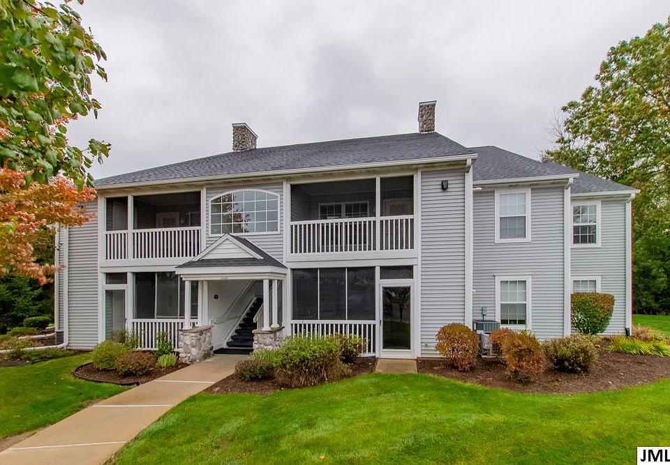 1st image of 862 W Barrington Cir #7