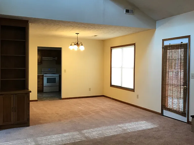 111 Bowmoor Bank — Photo 3