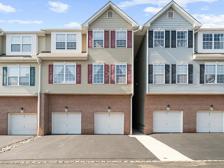 123 Conover Ter — Photo 1