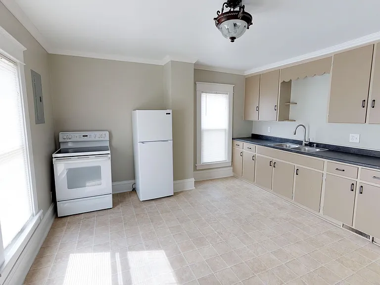 838 Park Ave #840 — Photo 11