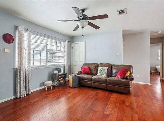 5th image of 318 Arabella St