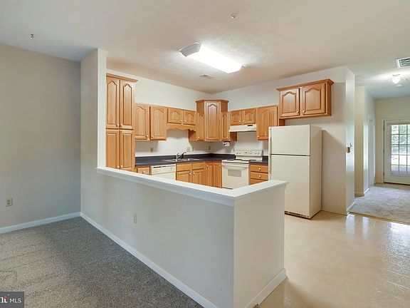 3rd image of 81 Sunbrook Ln #18