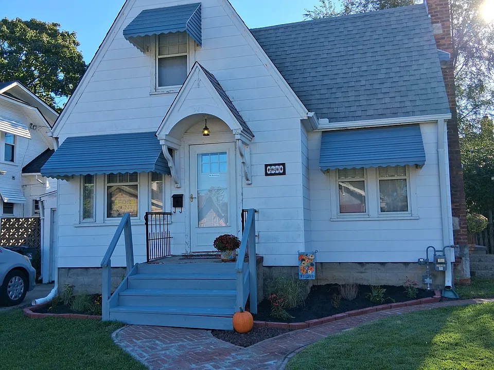 940 E Main St