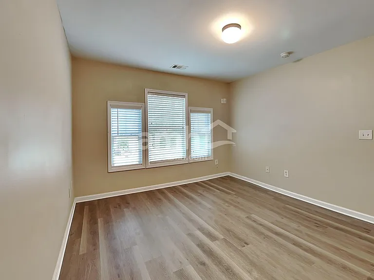 556 Crestmont Ln — Photo 17