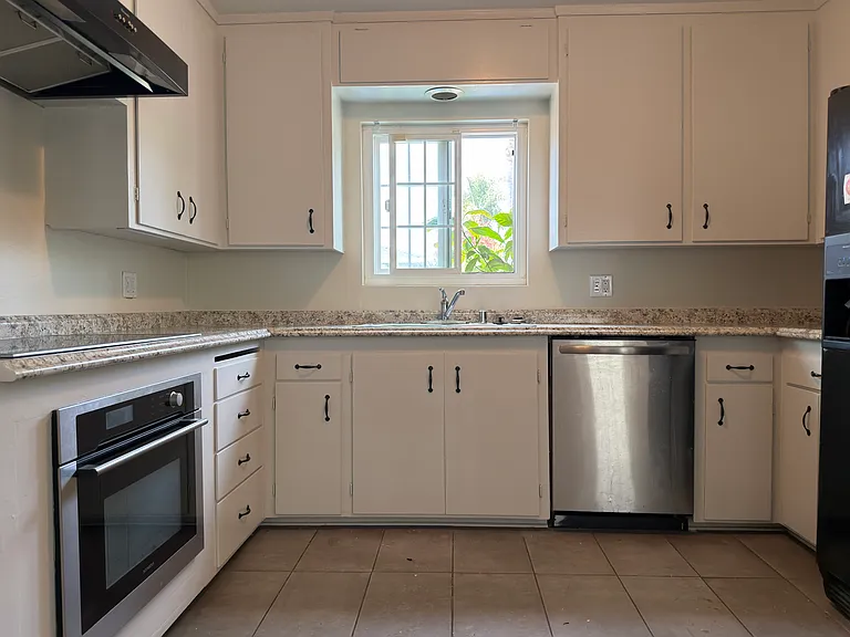 2605 S Bentley Ave — Photo 14