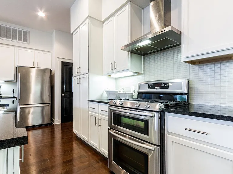 2520 Bluebonnet Ln #8 — Photo 9