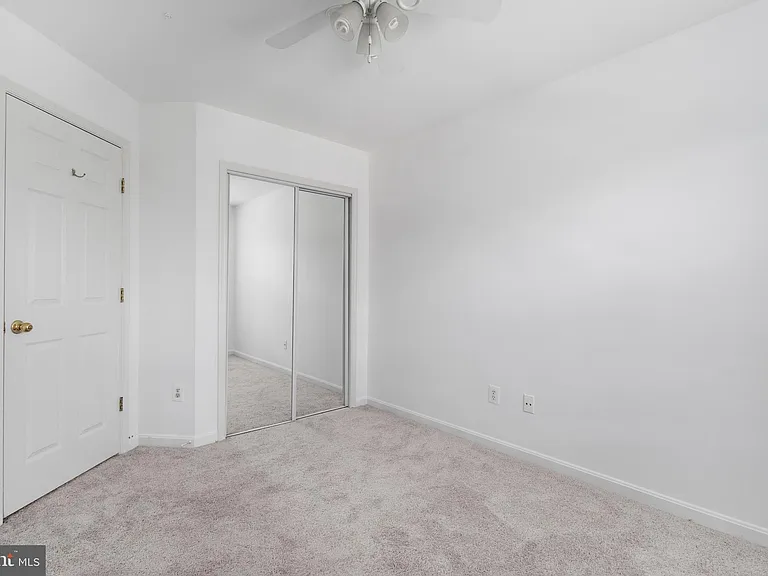 18506 Carriage Walk Cir — Photo 32