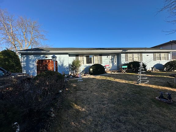 3rd image of 165 Royal Dr