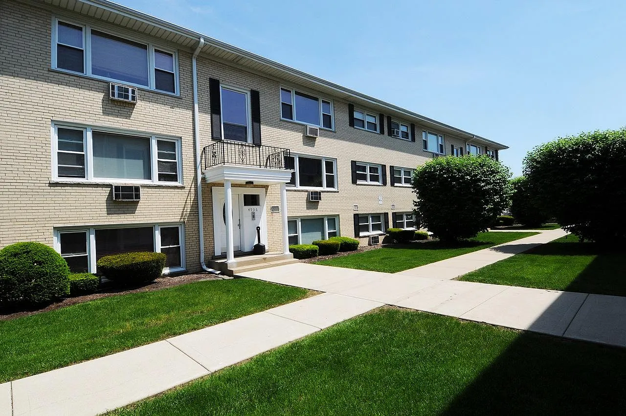 4936 N Leonard Dr — Photo 1