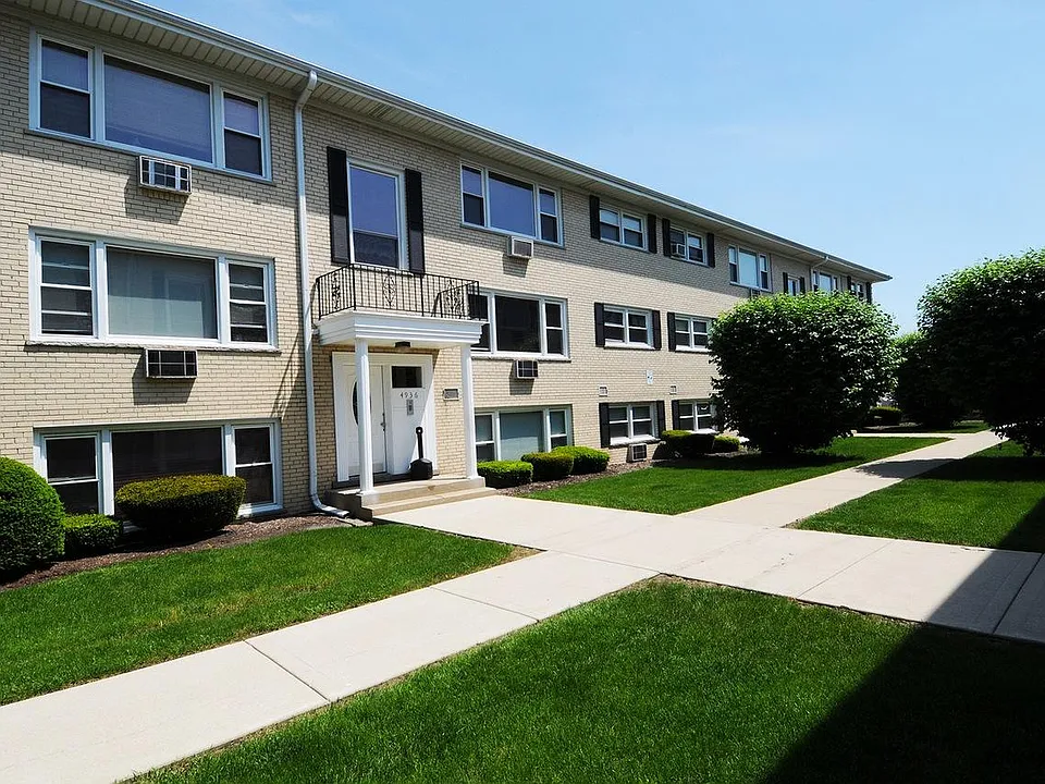 4936 N Leonard 2nd Floor