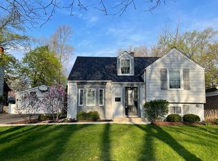 260 S Prospect Ave, Clarendon Hills, IL 60514