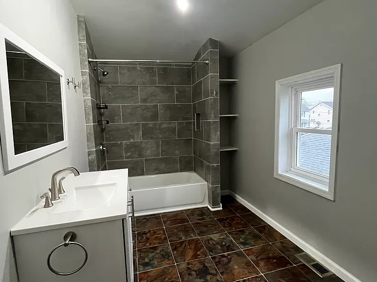 1113 Franklin St — Photo 8