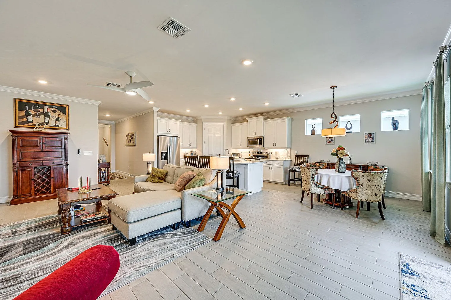 4 bed, 2.0 bath, 2098 sqft, $9,821 — Photo 4