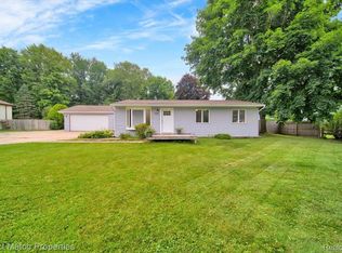 7020 Pershing St, Waterford, MI 48327