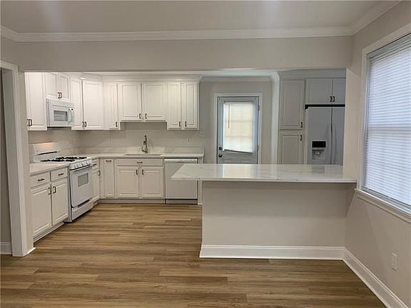 4th image of 4524 Hilton Dr