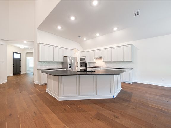 5th image of 242 Harmony Ave