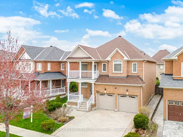 3225 Escada Dr, Mississauga, ON L5M 7V6