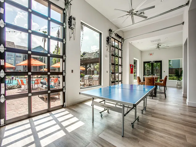 Aventura on Briar Forest — Photo 36
