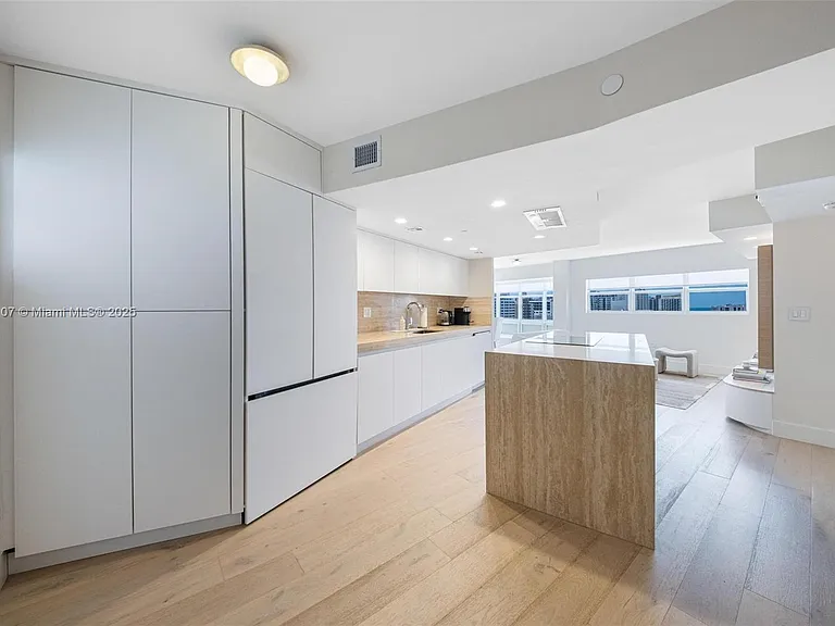 1881 Washington Ave #14F — Photo 4