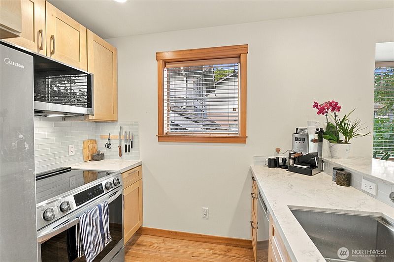 4th image of 5252 12th Avenue NE #B