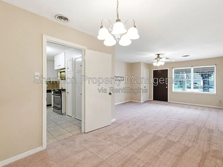 8406 Highcrest Dr — Photo 8