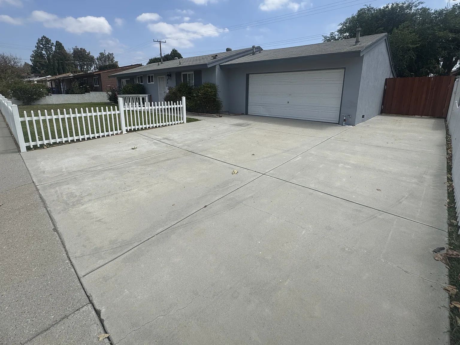 3 bed, 1.5 bath, 1200 sqft, $3,790 — Photo 3
