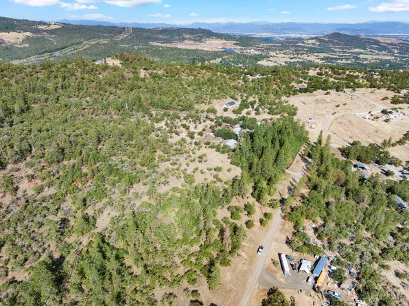 2301 Wren Ridge Dr, Eagle Pt, OR 97524