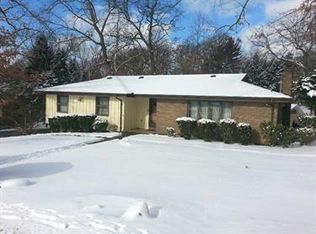 112 Country Ln, Pittsburgh, PA
