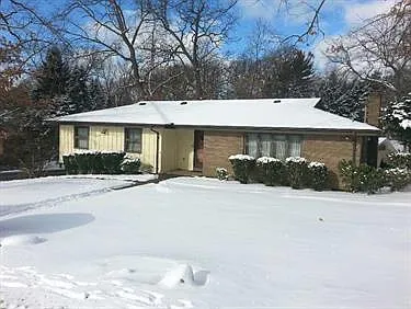 112 Country Ln photo 1