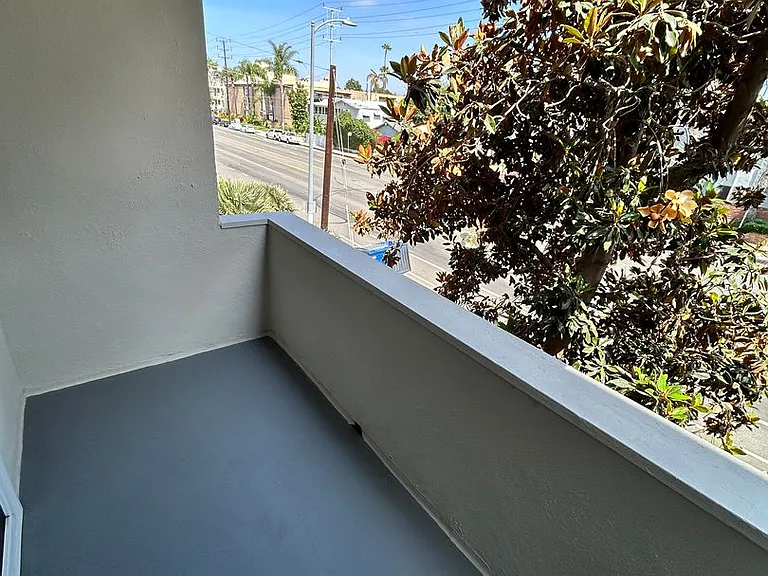 13860 Burbank Blvd — Photo 71