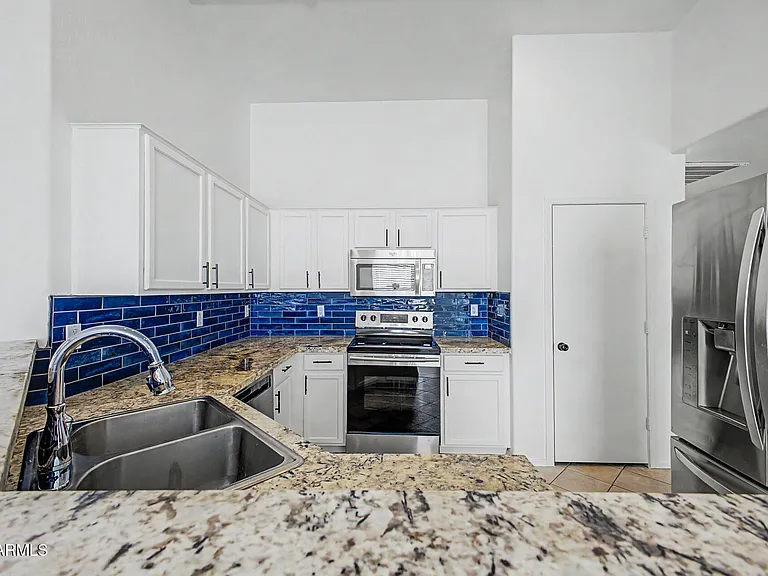 15337 W Poinsettia Dr — Photo 11
