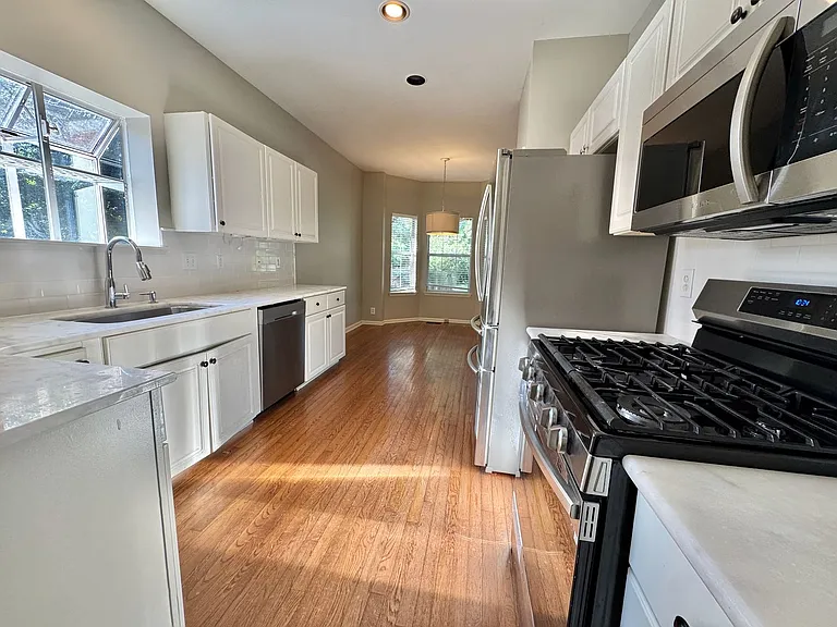 4008 Linden Ct — Photo 7