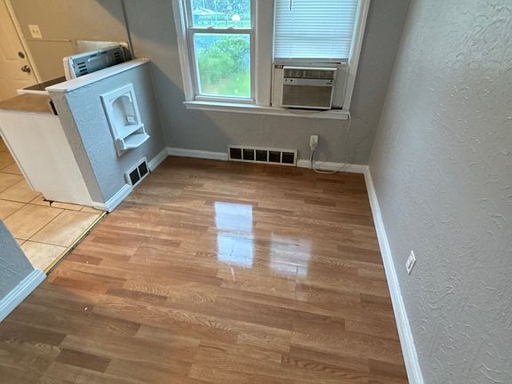 4th image of 6222 Evergreen Blvd