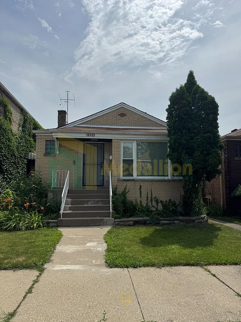 10123 S Eberhart Ave photo 1