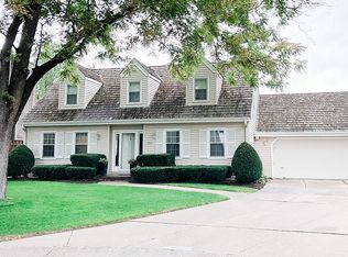 9512 Oak Cir, Omaha, NE 68124