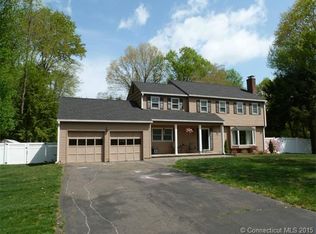 15 Oakmoor Dr, Vernon, CT 06066