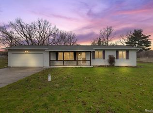 10466 Beecher Rd, Flushing, MI 48433