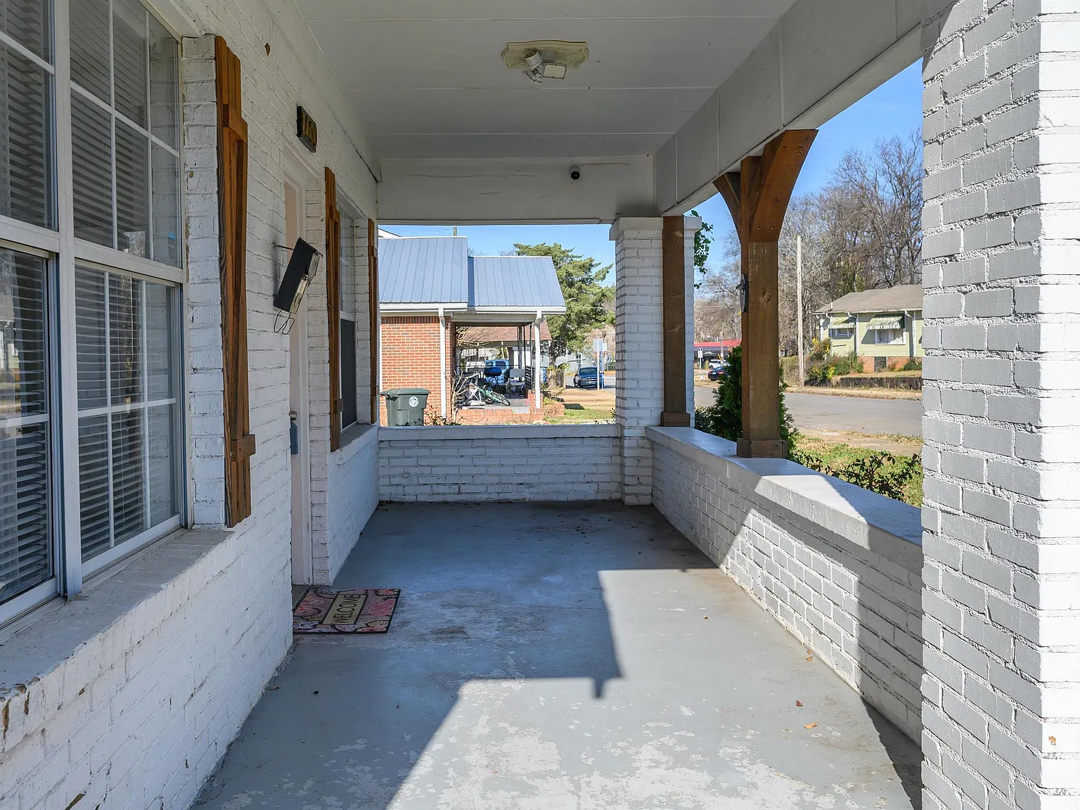 3 bed, 1.0 bath, 1019 sqft, $1,200 — Photo 3
