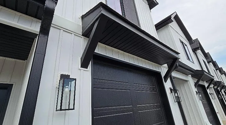 Facade Detail - Enclosed Garage