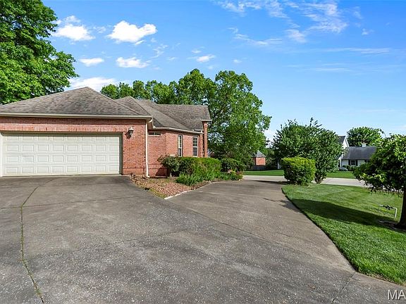 3rd image of 2204 Crown Point Dr