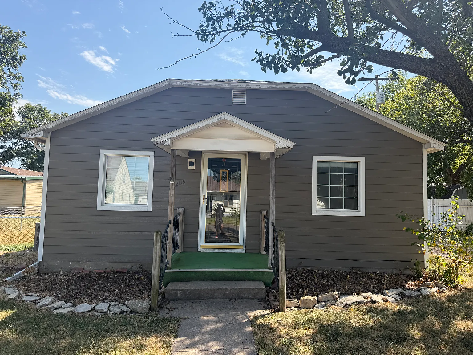 2 bed, 1025 sqft, $875 — Photo 1