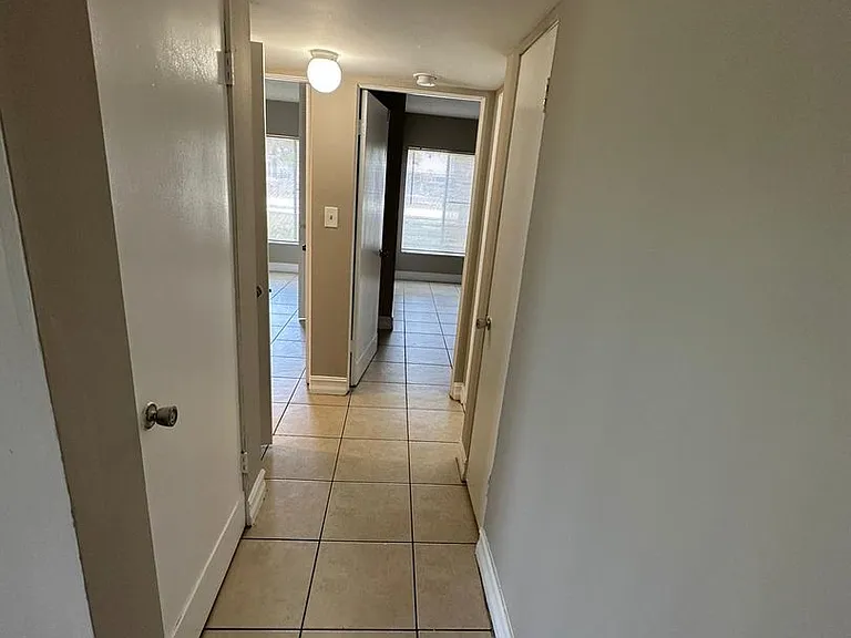 1830 Maravilla Ave #303 — Photo 8